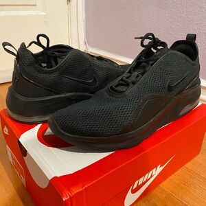Nike Air Max Motion 2 | Men’s Size 11